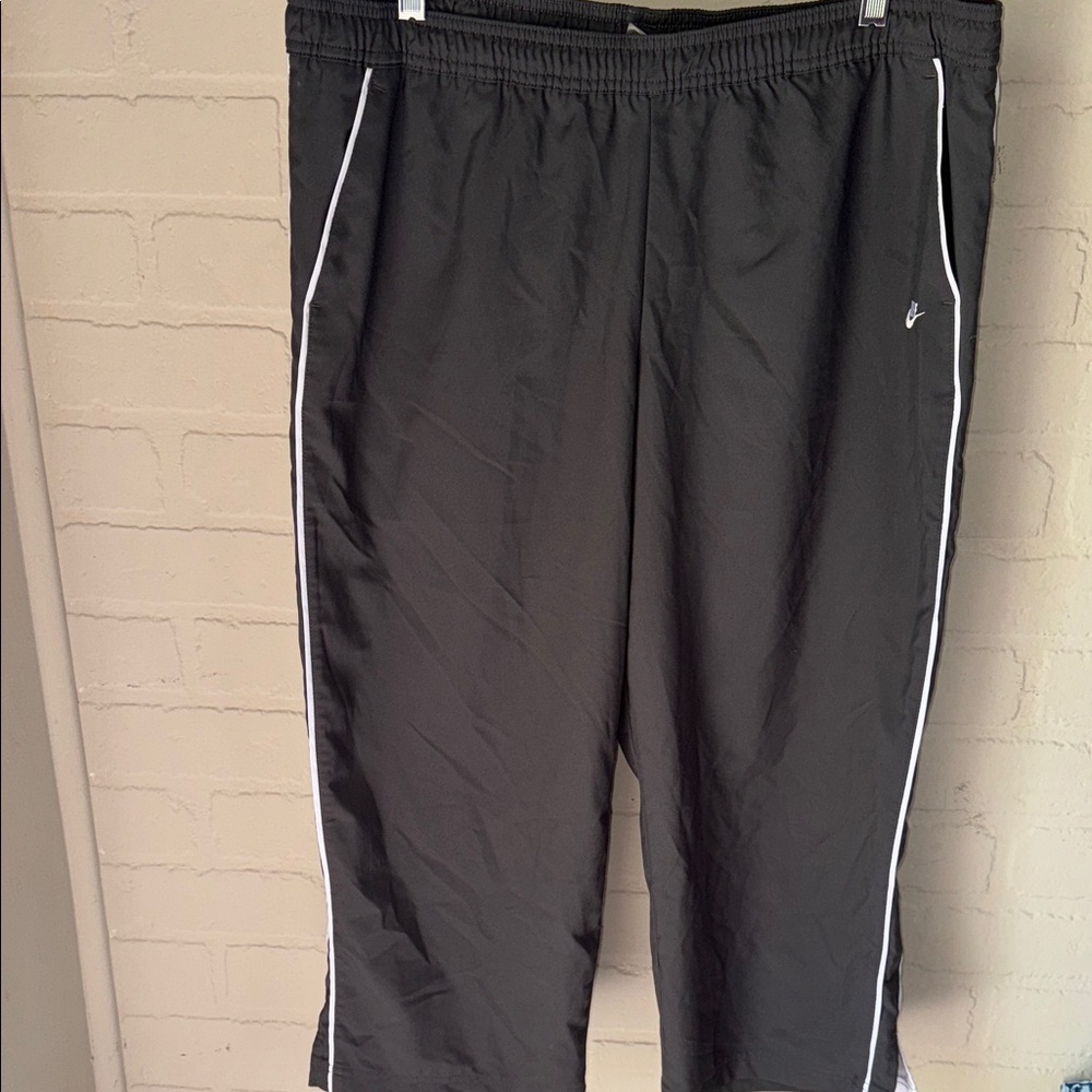 Nike large capris gray white stripe athletic loungewear relaxed